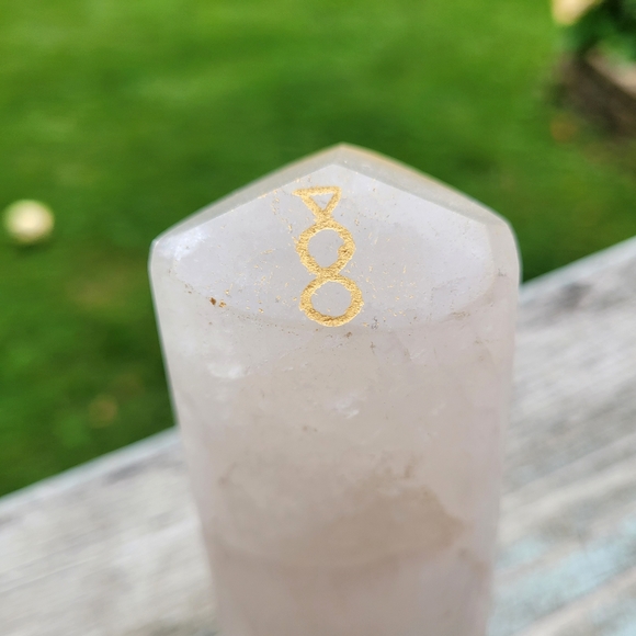 Integration Quartz Crystal Tower - Picture 7 of 9